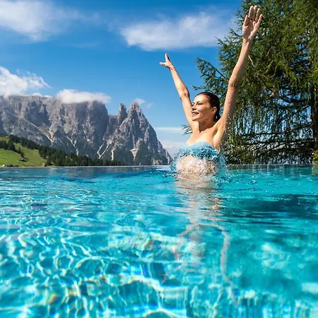 Rosa Eco Alpine Hotel 4*